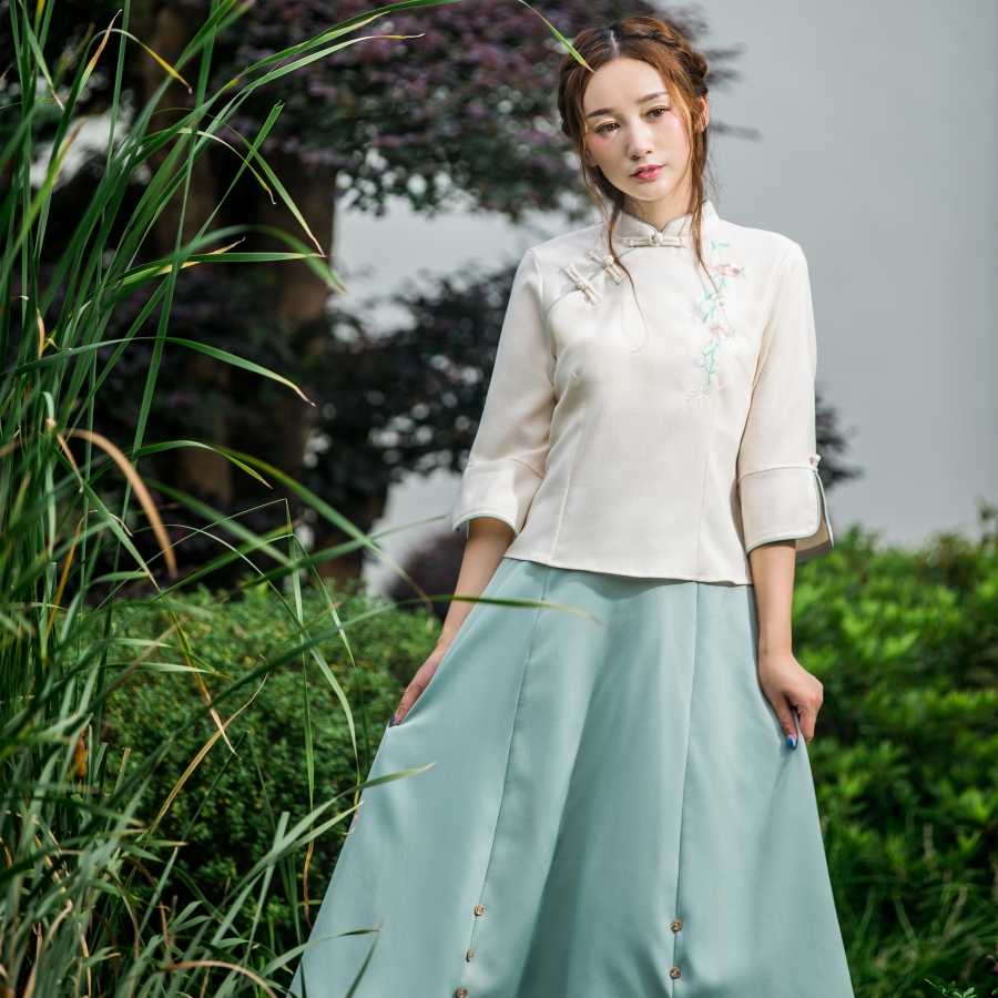 中年女性怎么穿搭才能更能彰显中国风的韵味-幽兰花香