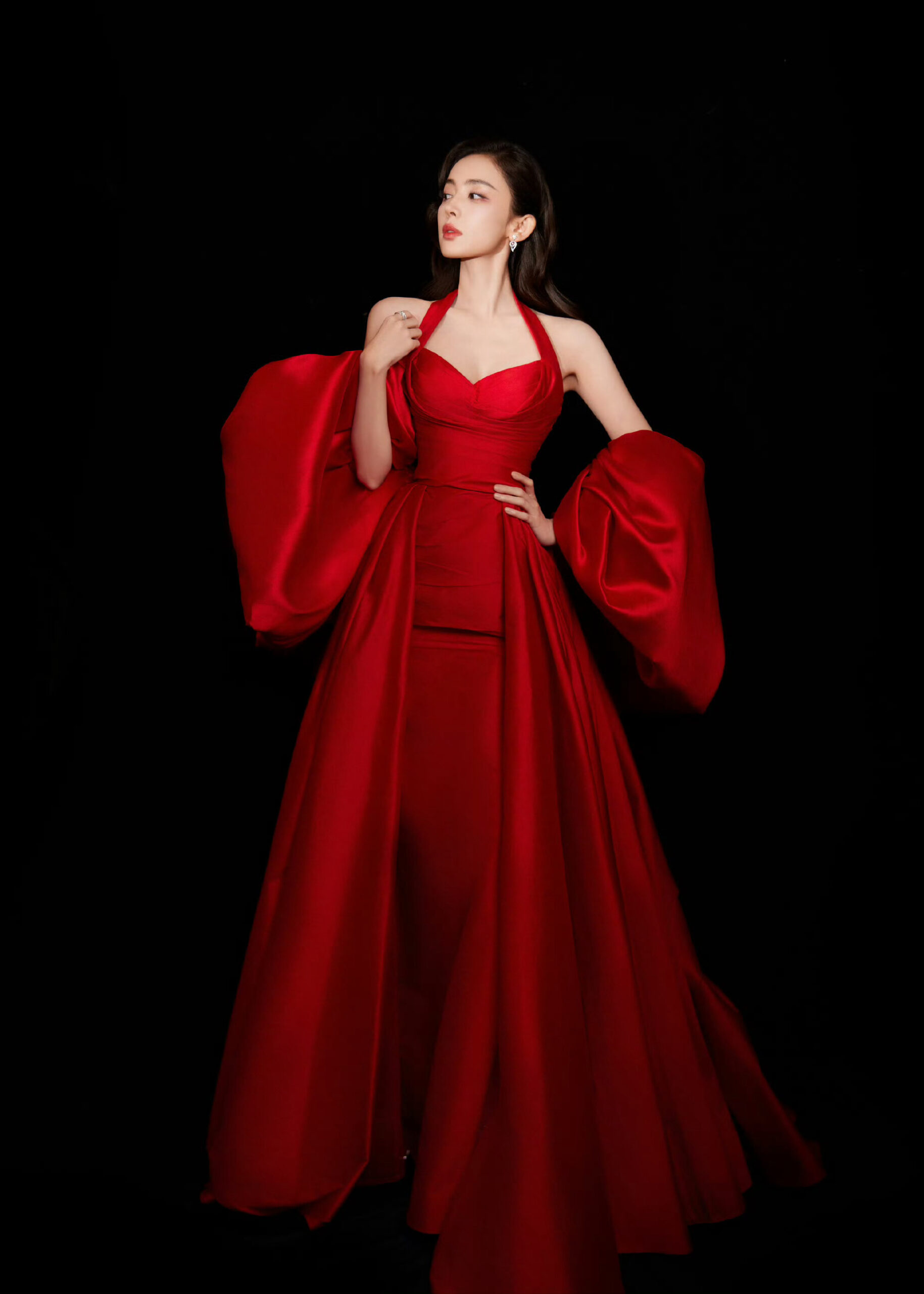 娜扎红玫瑰礼服造型明艳照人-幽兰花香